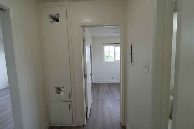 Building Photo - 924 W. 226TH