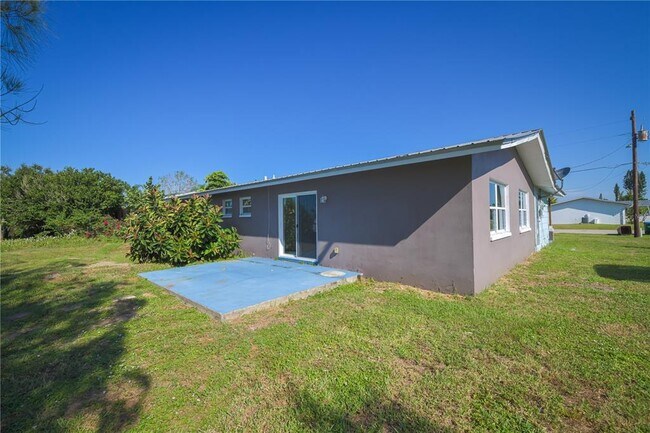 Building Photo - 1310 NE 4th Ter