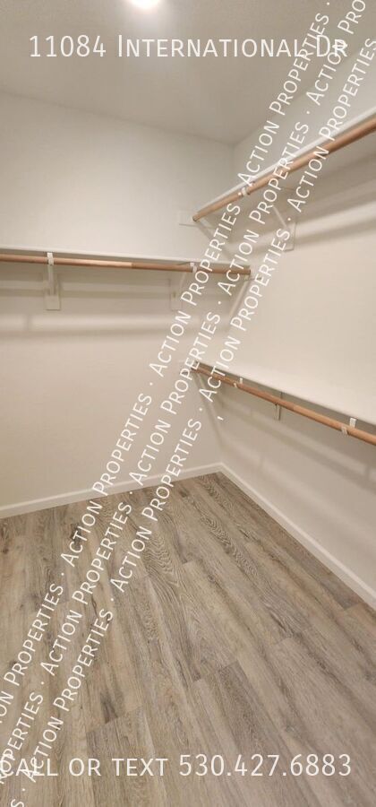 Building Photo - 11084 International Dr