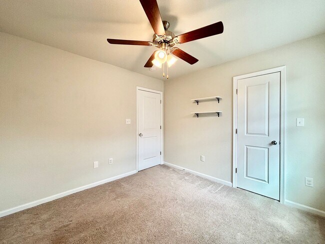Building Photo - Beautiful 4 Bedroom Home In Chesapeake!