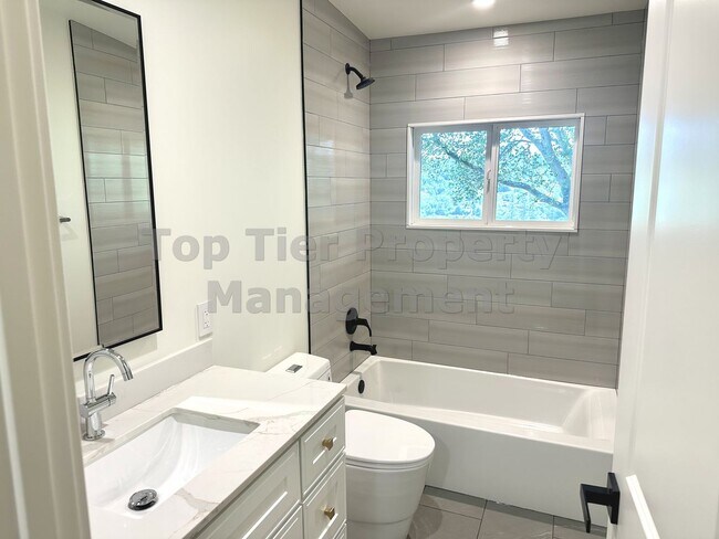 Building Photo - Beautifully Remodeled 4 Bedroom / 3 Bath /...