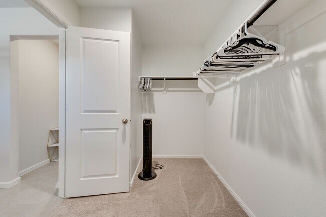 Building Photo - Amazing 4 Bed, 2 Bath Rental Ready for New...