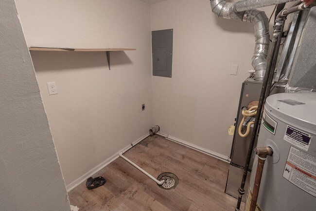 Building Photo - 1916 Mirtle Grove Ct