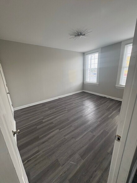 Building Photo - 2416 W Franklin St