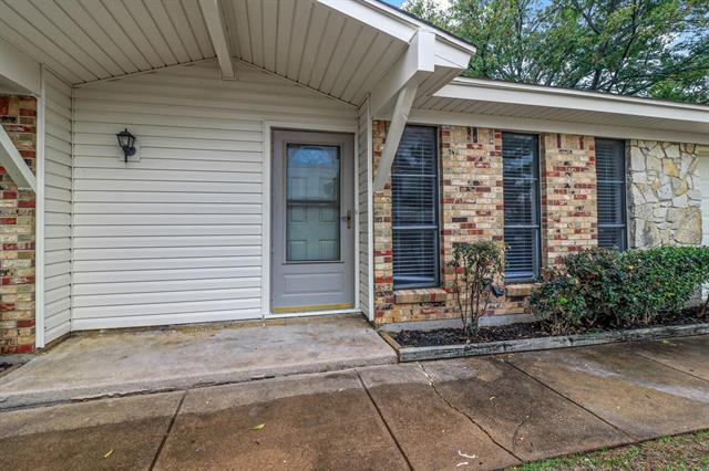 Building Photo - 5904 Emerson Dr