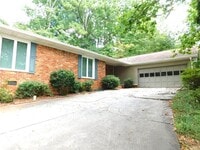 Building Photo - 626 Indian Hills Pkwy NE