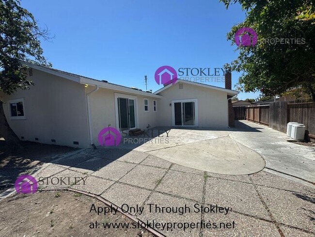 Building Photo - 6346 Escallonia Dr