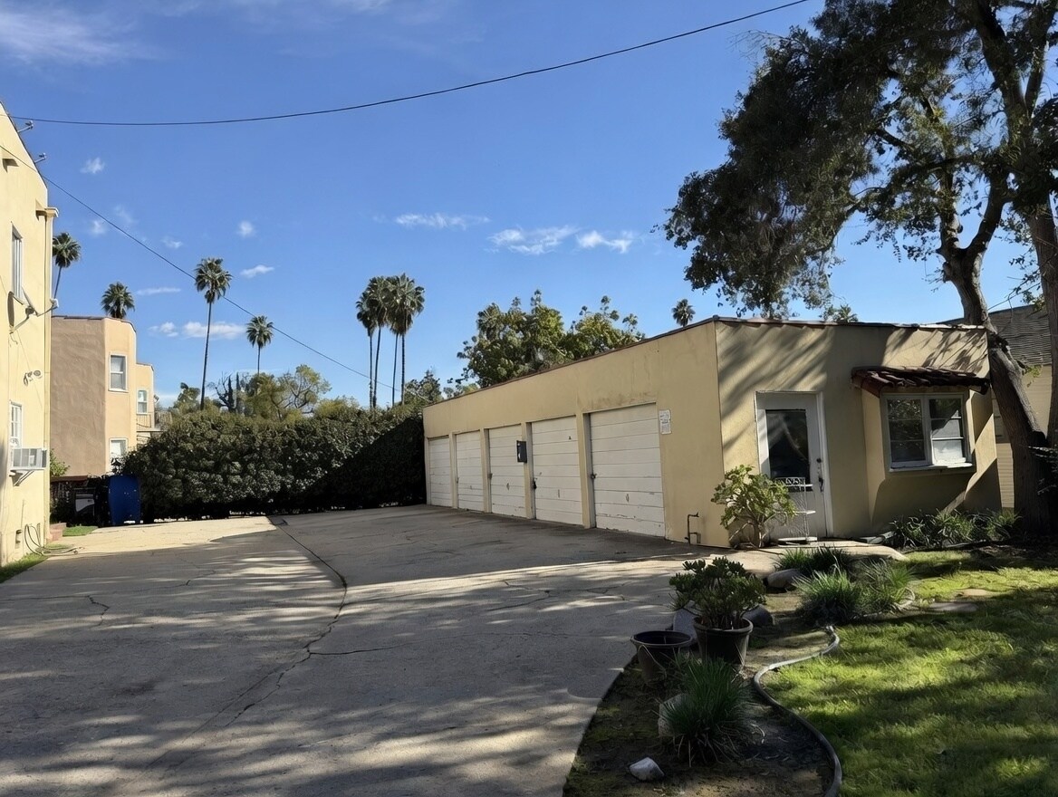 Building Photo - 1156 E Orange Grove Blvd