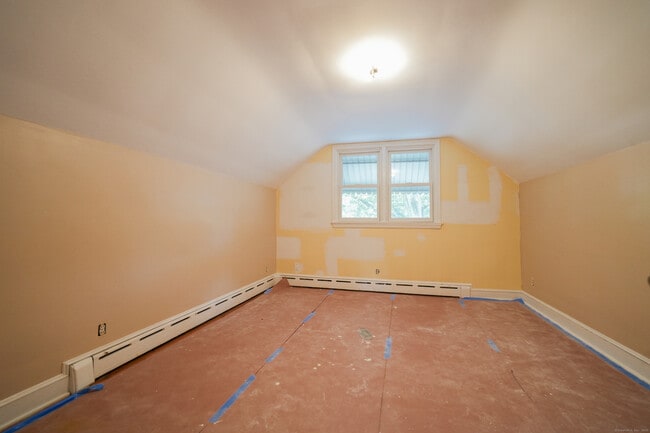 Building Photo - 70 Oakridge Rd