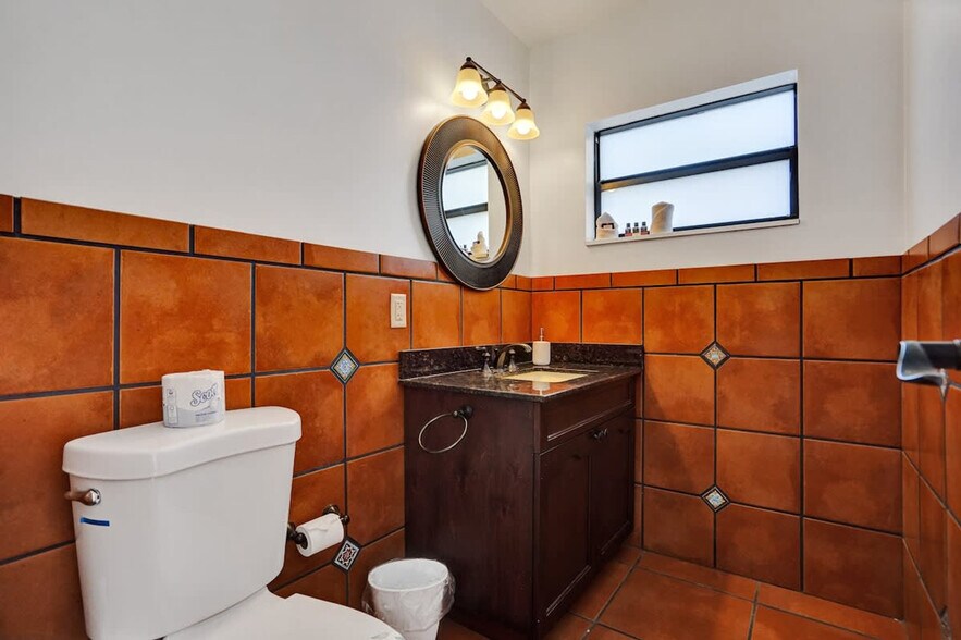 Building Photo - 333 Walnut St