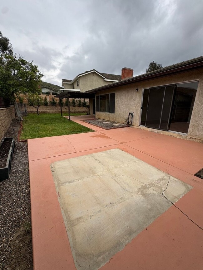 Building Photo - A Cozy Classic With Backyard Charm in Newbury Park