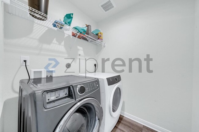 Building Photo - 3126 Dreamweaver