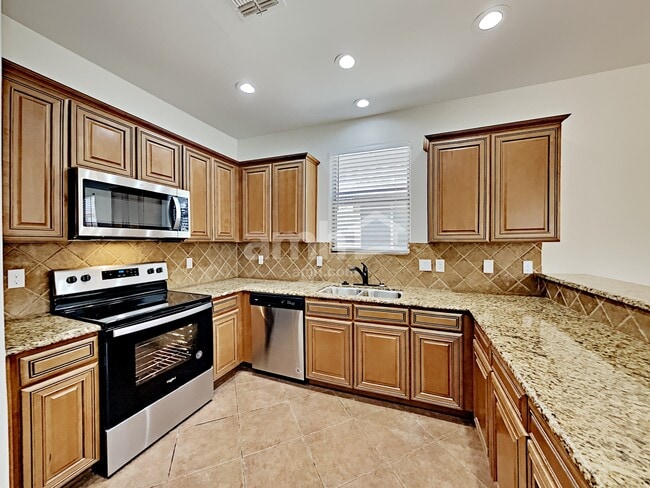 Building Photo - 576 E Calle De Ocaso