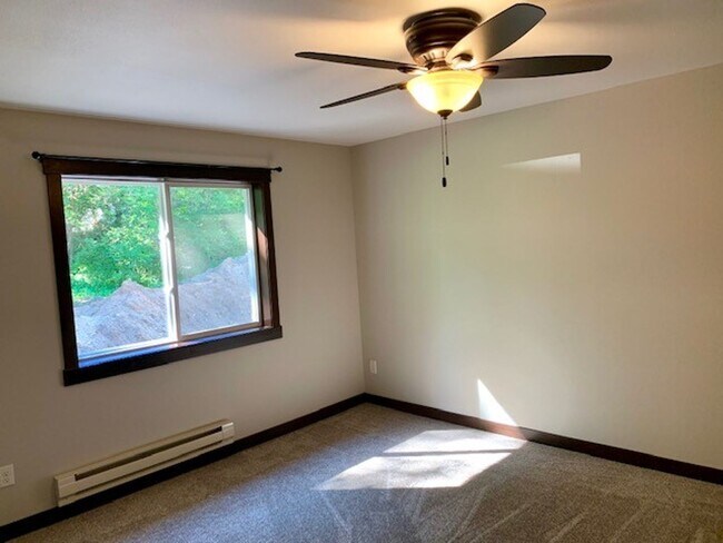 Building Photo - 122-124 Hickory Lane