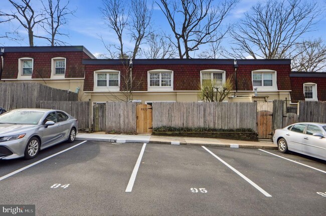 Building Photo - 8230 Carrleigh Pkwy