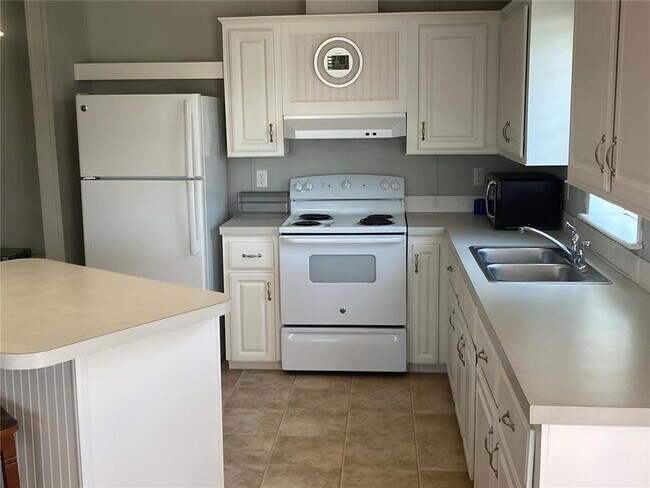 Building Photo - 5161 Boca Raton Ave