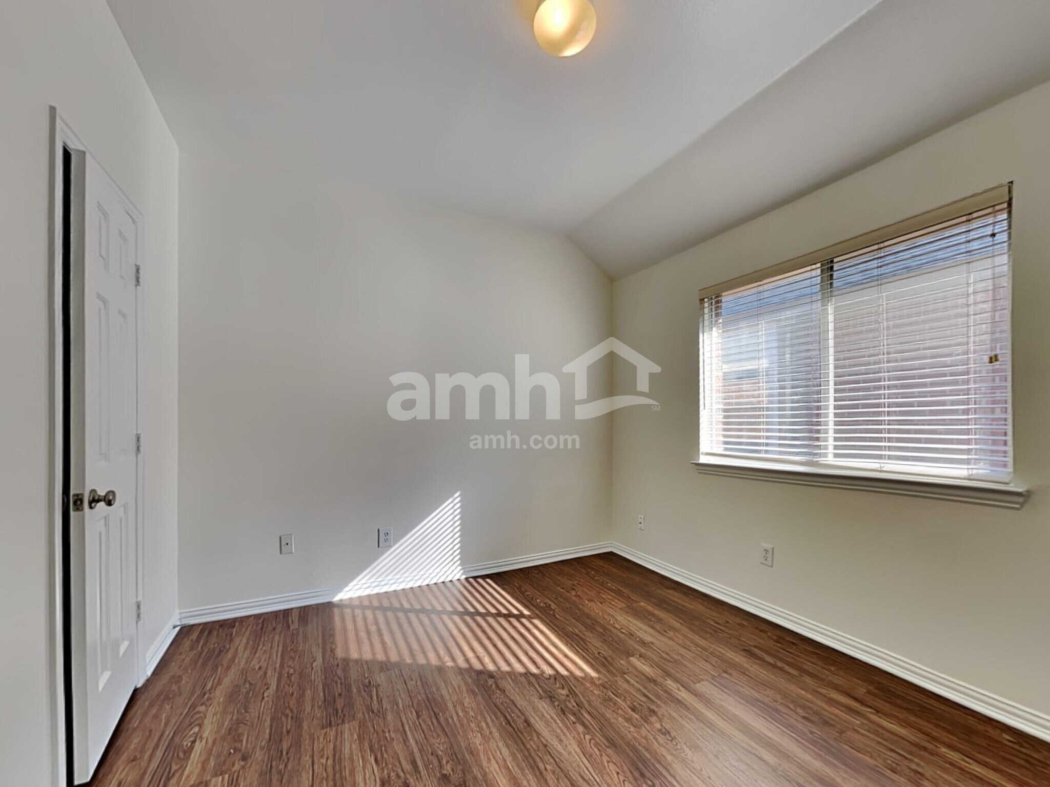 Building Photo - 2814 Cheshire Way