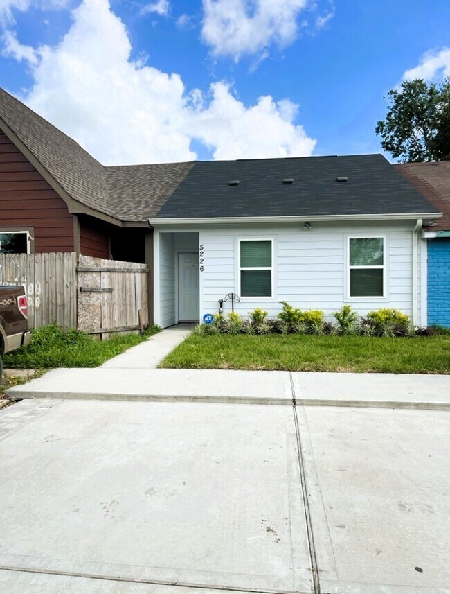 Building Photo - 5226 Ridgevan St
