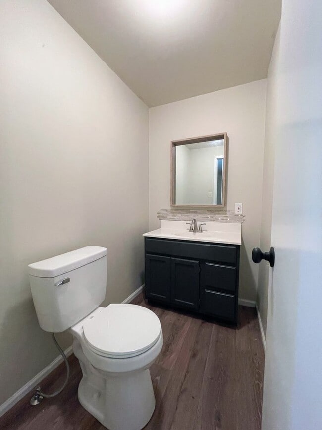 Building Photo - Spacious 3-Bedroom, 1.5 Bathroom Home