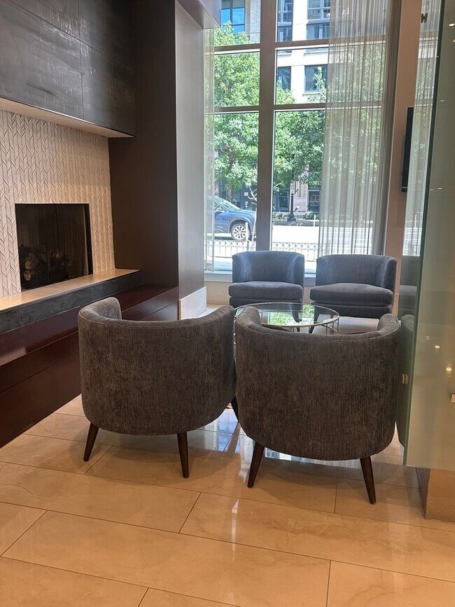 Building Photo - 1 Bedroom 1 Bath Condo Near Capitol Hill