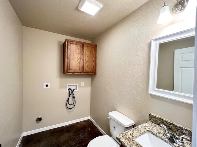 Building Photo - 100 Sandstone Dr