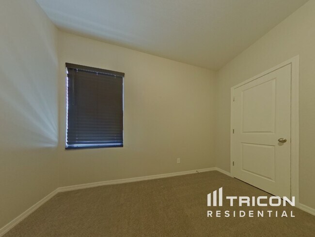 Building Photo - 19651 W Palo Verde Dr