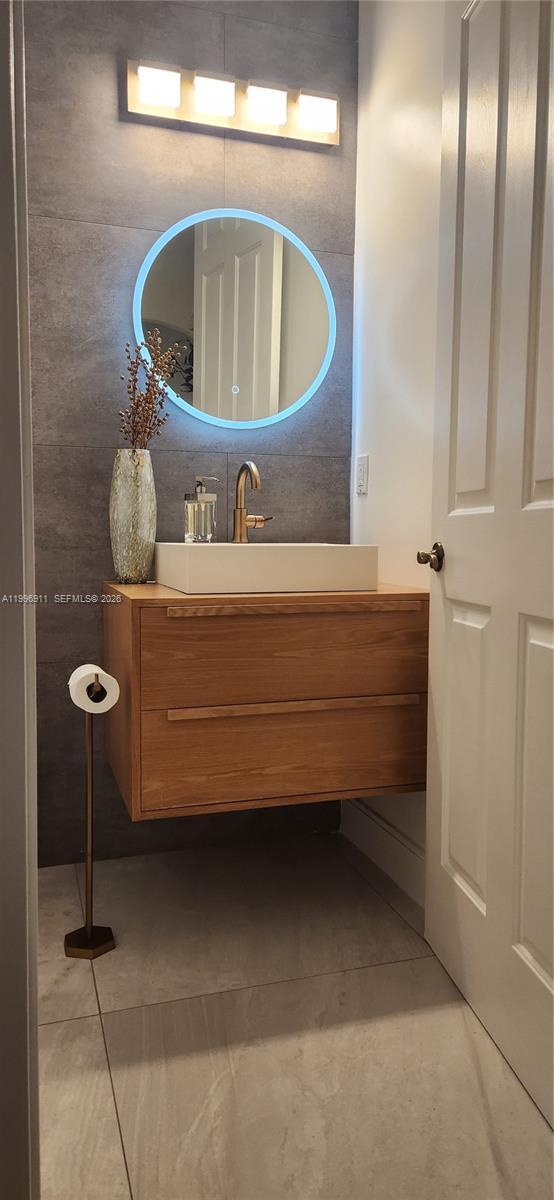 Building Photo - 3870 E Hibiscus St