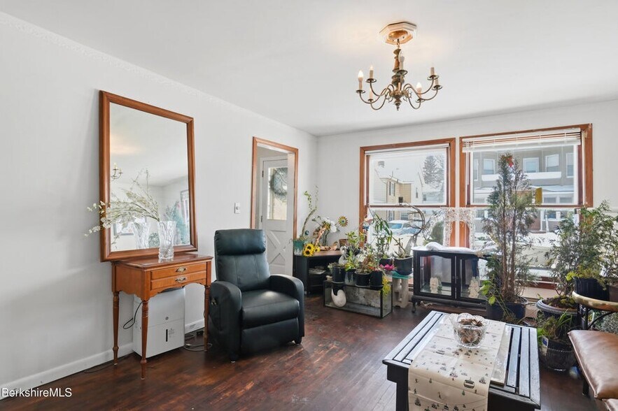 Building Photo - 9 Lincoln St