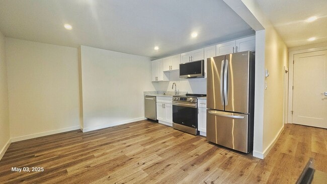 Building Photo - Modern  Studio, 1 Bath in Prime Roosevelt ...