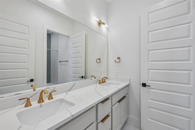 Building Photo - 4908 Turquesa Dr