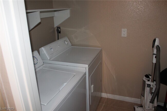 Building Photo - 2200 S Fort Apache Rd