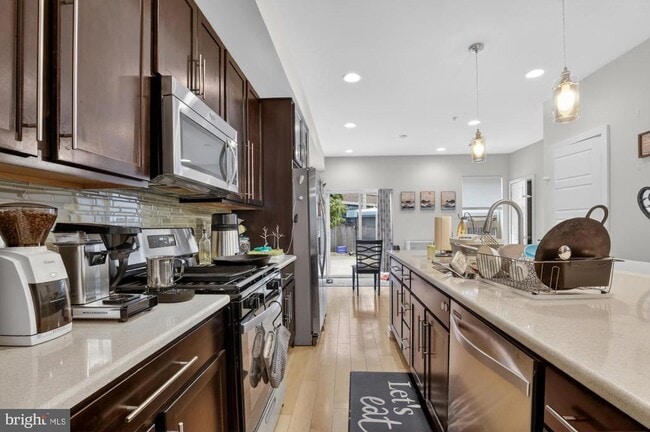 Building Photo - 1504 Earl St