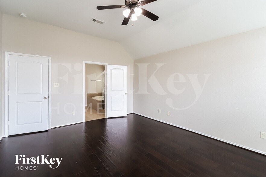 Building Photo - 26122 Serenity Oaks Dr