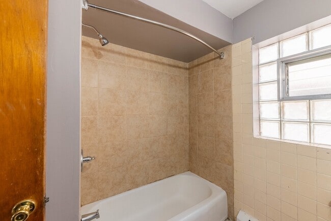 Building Photo - 4634 W 47th St