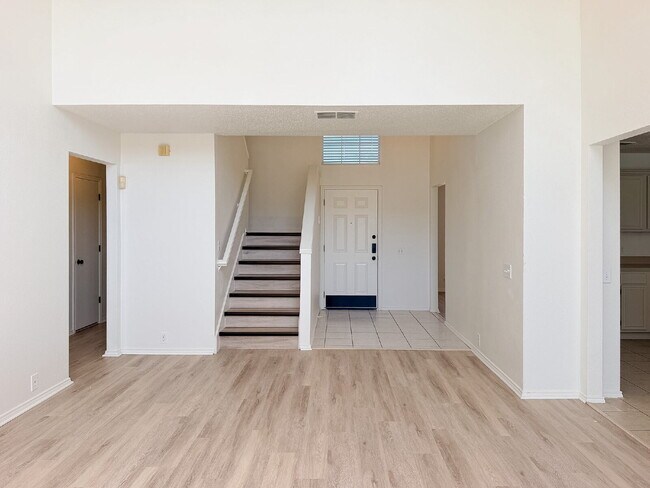 Building Photo - 4-Bedroom, 2.5-Bath, 2 Story Home in Fort Worth!