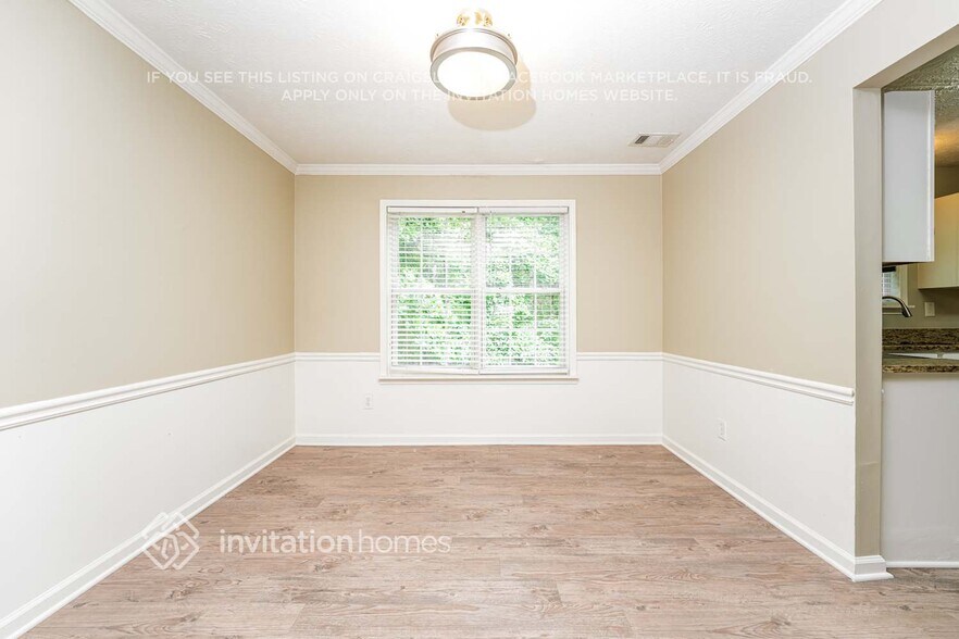 Building Photo - 3750 Scotland Ln SW