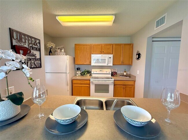 Building Photo - 2037 Fluorshire Dr