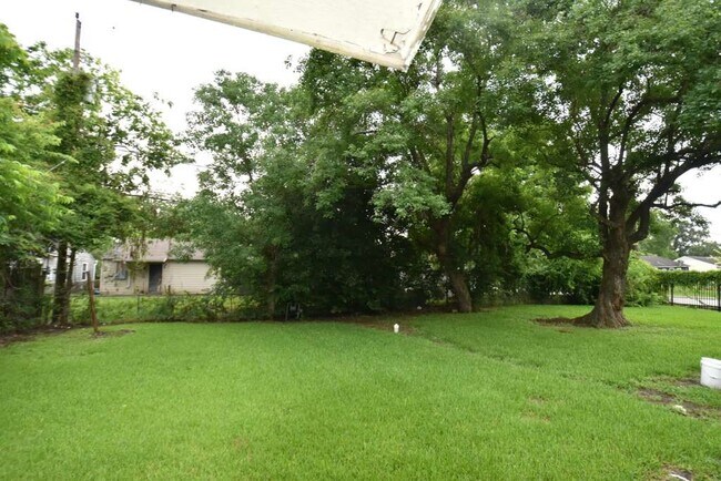 Building Photo - 10213 Fairland Dr