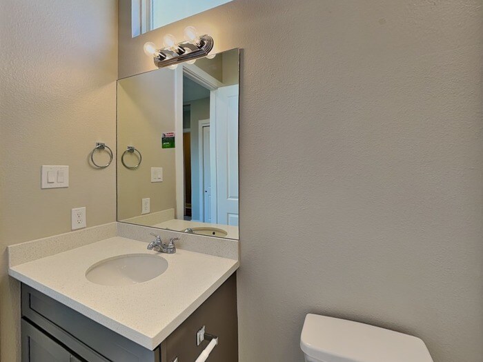 Building Photo - 223 Oriole St