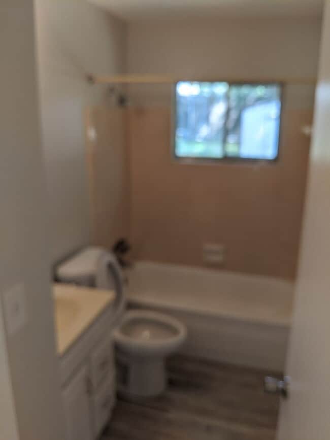 Building Photo - Cute 3/1 Single Family Home Available July 1, 2026