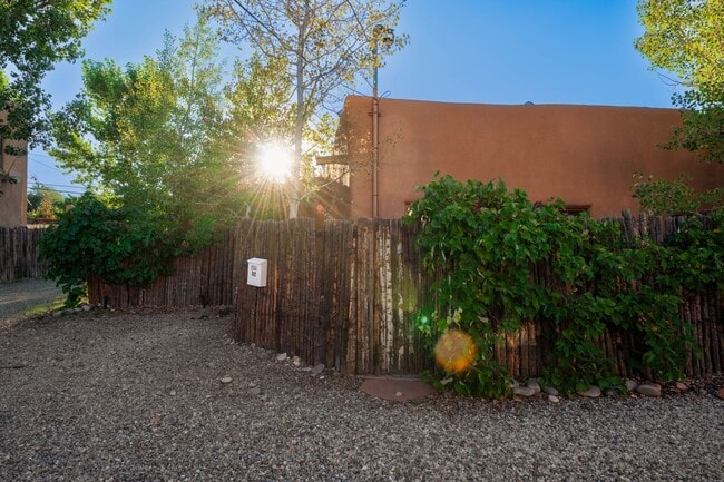 Building Photo - Santa Fe Charm in the Historic Guadalupe D...