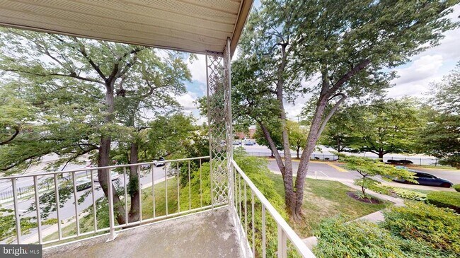 Building Photo - 3101 Patrick Henry Dr