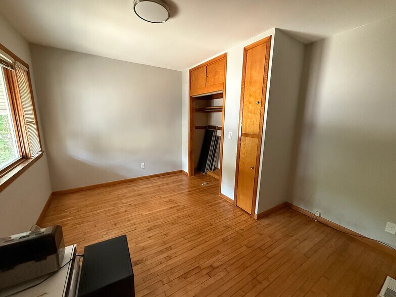 Building Photo - 1910 Coltman Rd