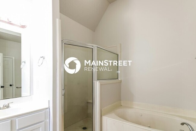 Building Photo - 3 Bedroom Pet-Friendly Home in Memphis, TN with Main Street Renewal