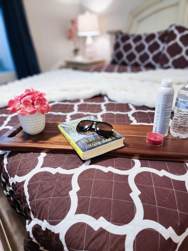 Building Photo - 16819 Front Beach Rd