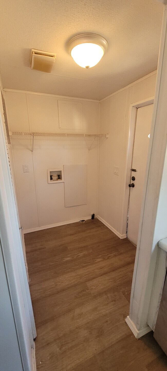 Building Photo - 120 Linda Sue Ln