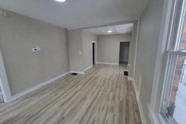 Building Photo - 1402 3rd St