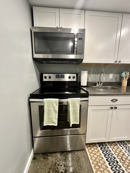 full oven, stove top and microwave - 6 Flat Rock Rd