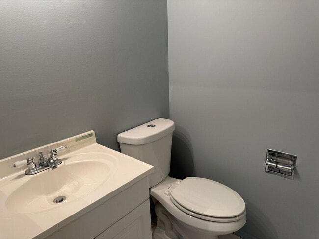 Building Photo - 2 Bed/1 Bath Condo in Ladue School District!