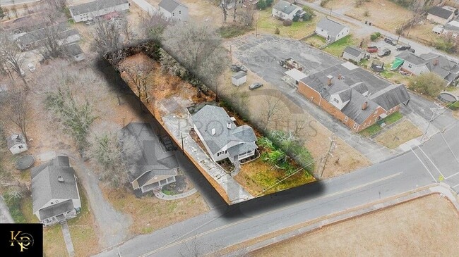 Building Photo - 605 Apple St